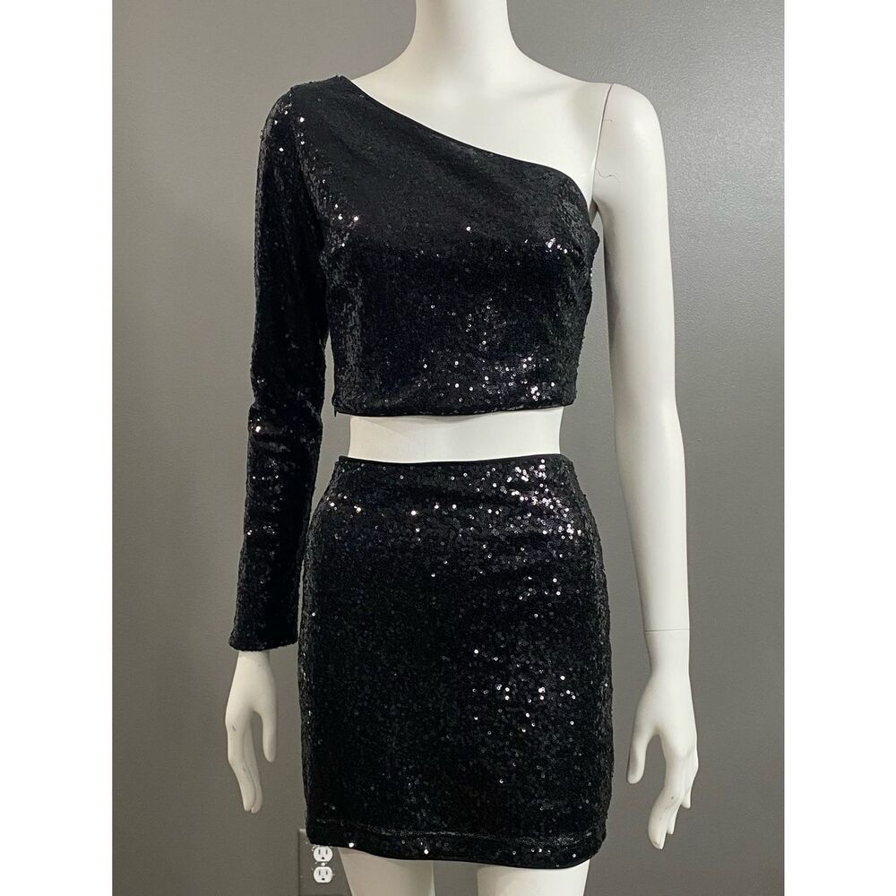 Lulu's Black Sequin One-Shoulder Crop Top & Mini Skirt Set Size Small